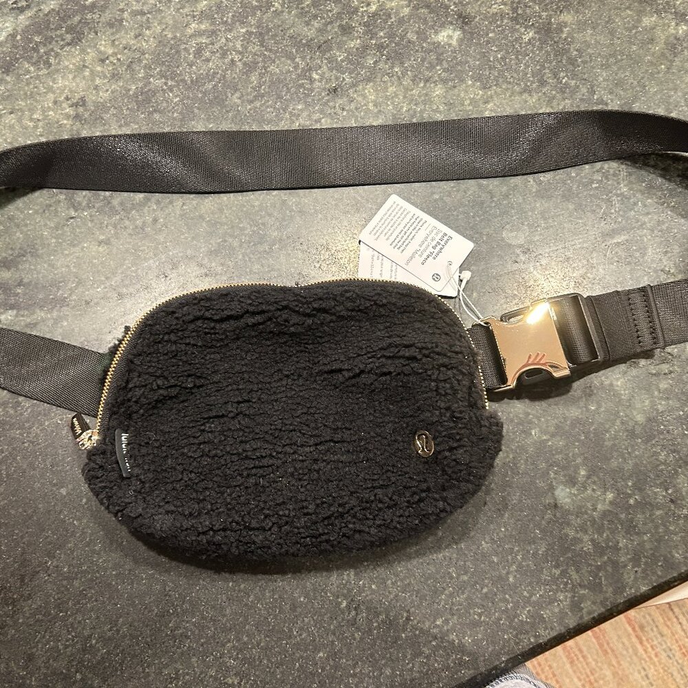 Lu Lu Lemon Fleece Belt Bag